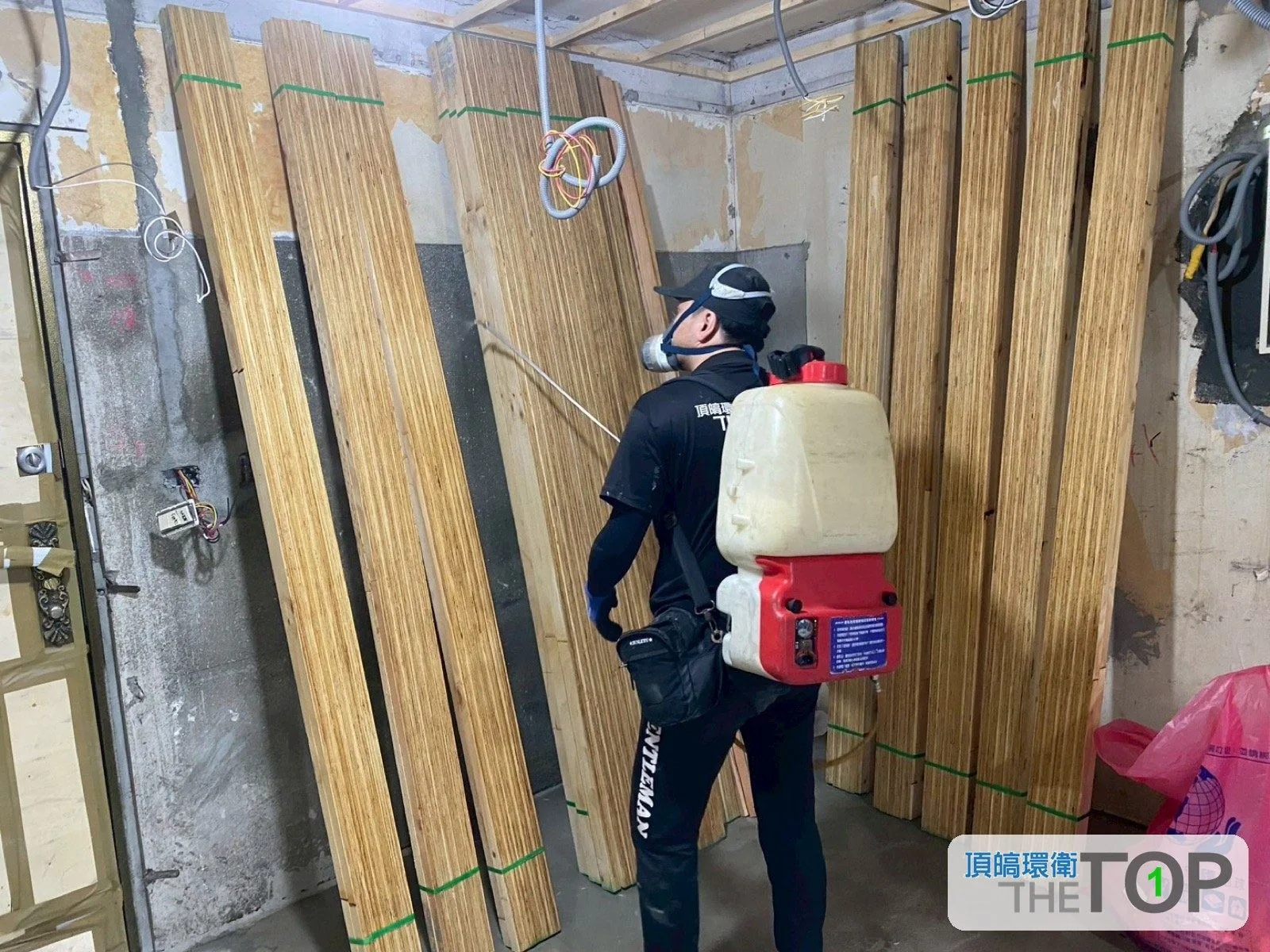 木作裝潢木材表面噴施預防白蟻