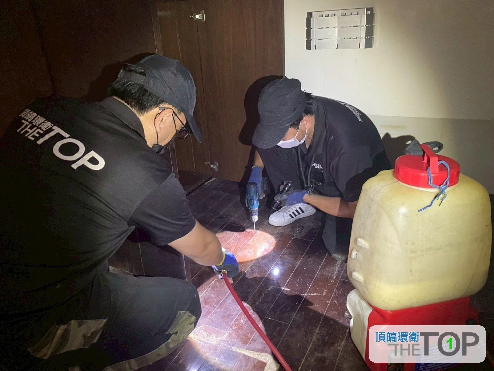 室內地板鑽孔灌注白蟻處理